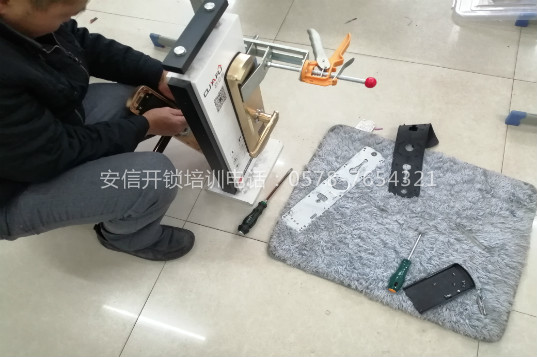 右玉开锁配钥匙学校在哪里？