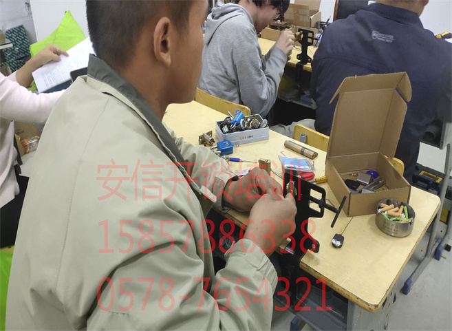 大同锁具学校工具齐全吗？