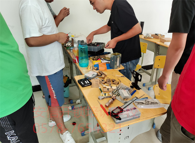 山西锁匠培训去安信开锁学校好吗？